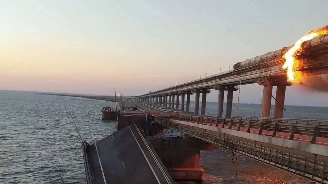 Повреждения на Крымском мосту