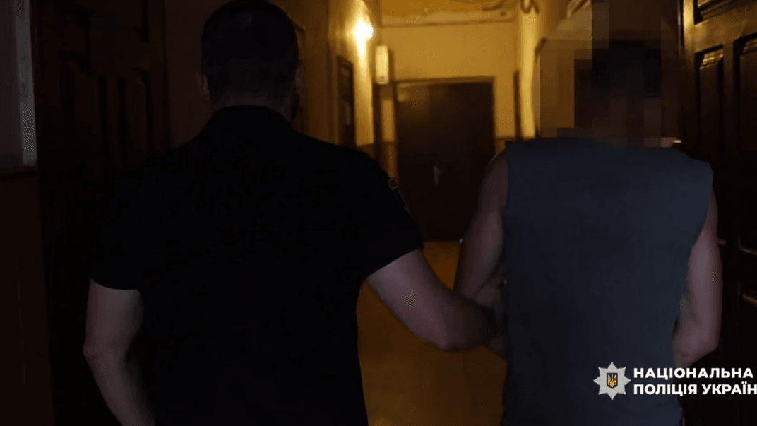 У Харкові чоловік підпалив приміщення ТЦК та втік через вікно другого поверху