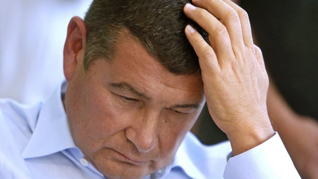 Народний депутат Олександр Онищенко під час засідання регламентного комітету ВРУ, який розглядає подання Генпрокуратури про надання згоди на його притягнення до кримінальної відповідальності, затримання та арешт, Київ, 29 червня 2016 року