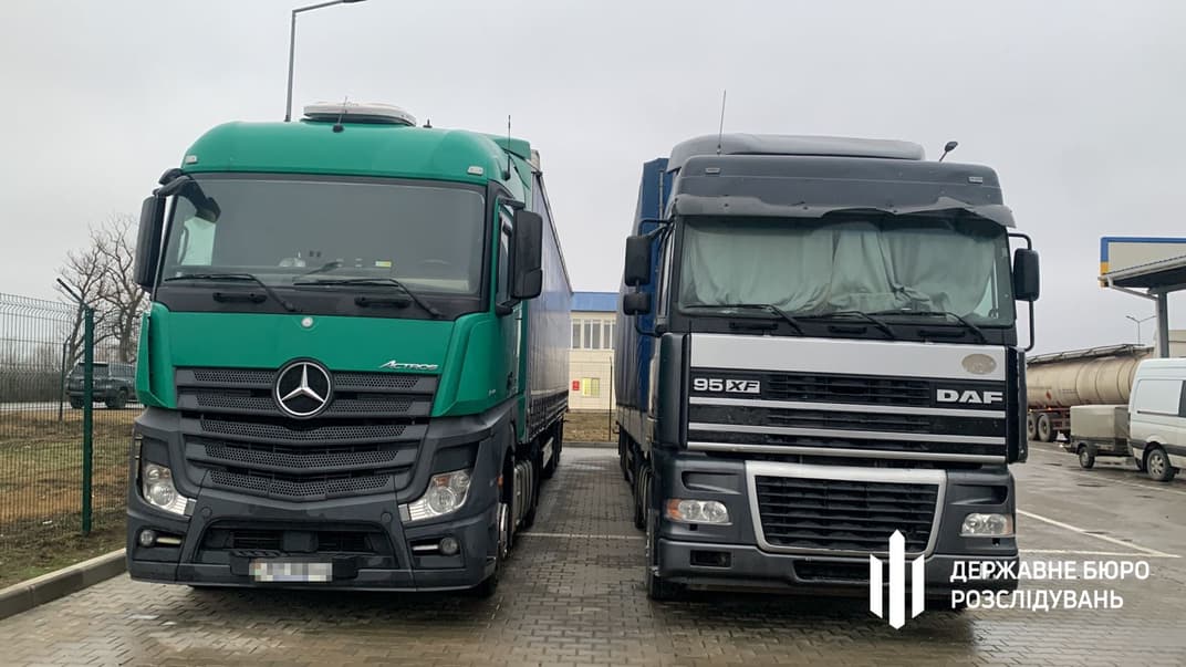 російська та білоруська вантажівки на Одеській митниці