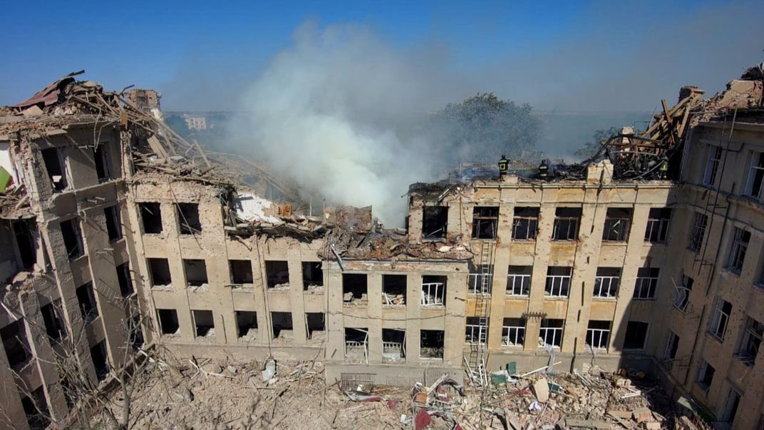 Лицей в городе Белгород-Днестровский, в который попала российская ракета Лицей в городе Белгород-Днестровский, в который попала российская ракета