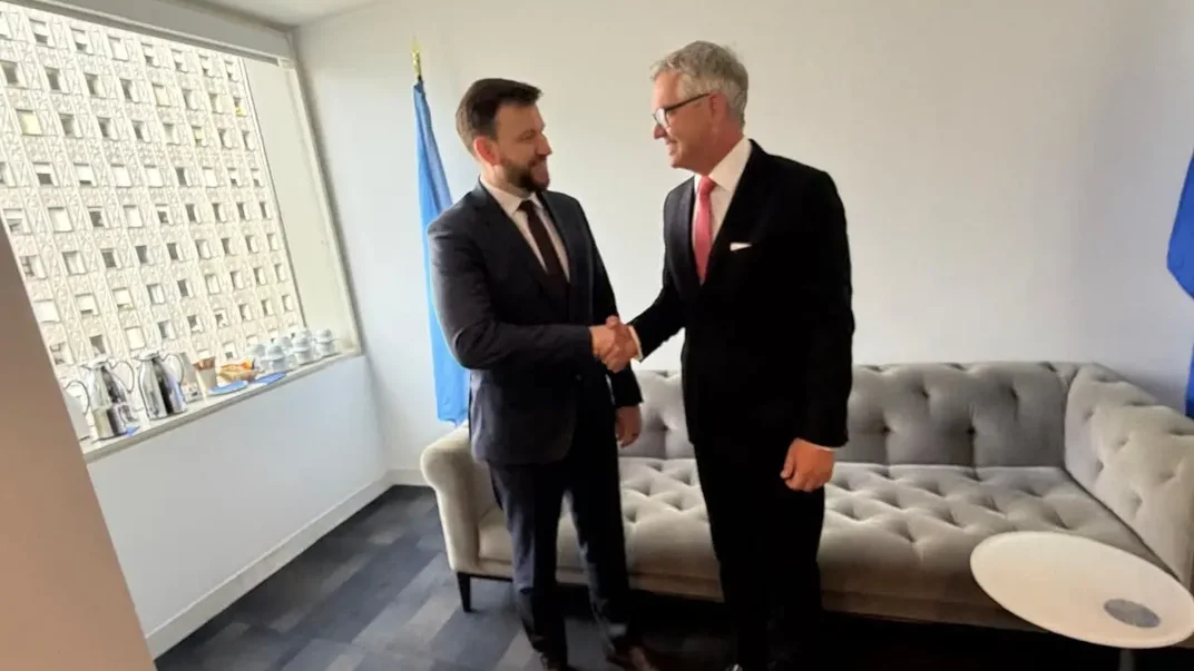 Міністр соцполітики України Денис Улютін провів зустріч із Єврокомісаром з питань внутрішніх справ та міграції Магнусом Бруннером. Міністр соцполітики України Денис Улютін провів зустріч із Єврокомісаром з питань внутрішніх справ та міграції Магнусом Бруннером.
