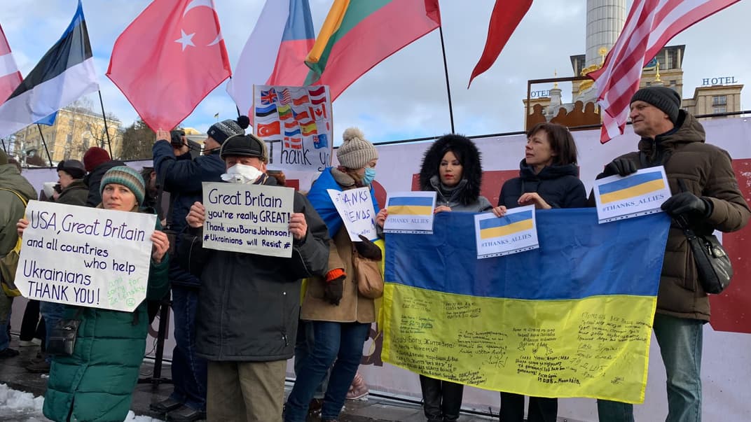 На Майдані люди вийшли на акцію подяки західним партнерам за допомогу Україні
