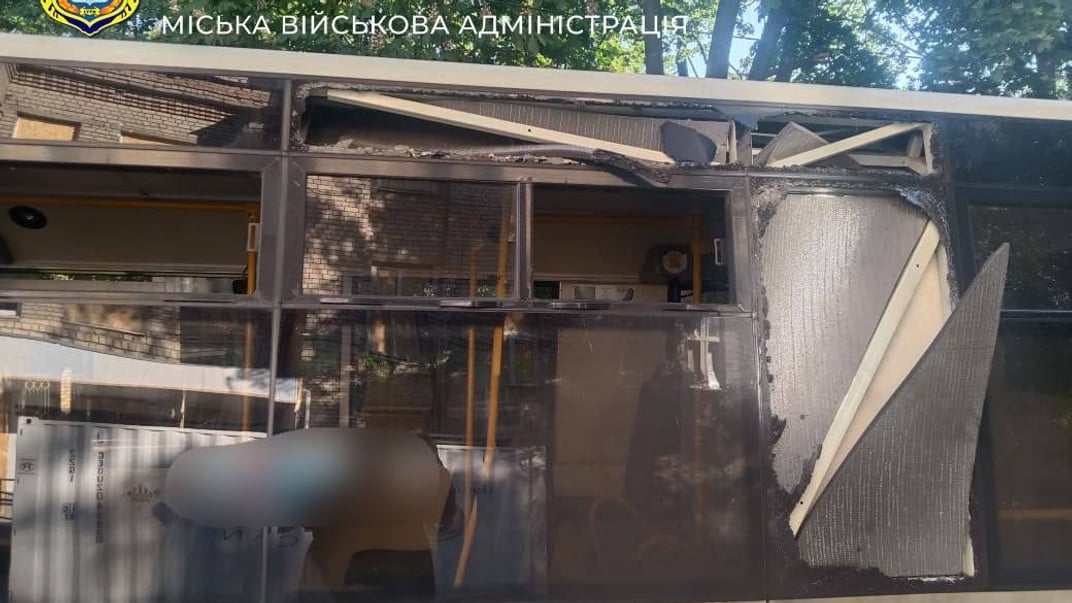 Війська рф атакували пасажирський автобус у Херсоні