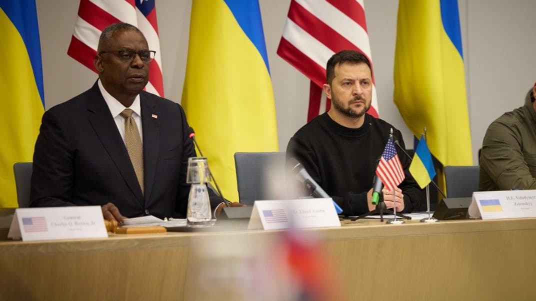 Министр обороны Соединенных Штатов Ллойд Остин и президент Украины Владимир Зеленский. Иллюстративное фото