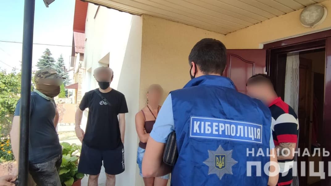 Обшуки в організаторів фіктивної онлайн-біржі