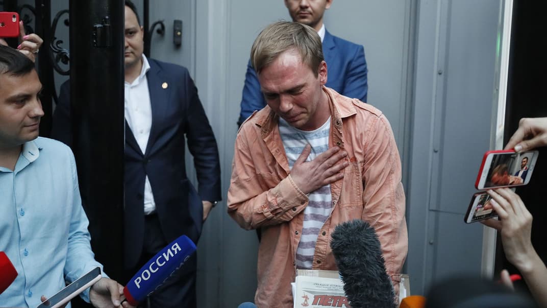 Розслідування Івана Голунова про московські кладовища передрукували десятки видань по всьому світу. На фото — автор Іван Голунов