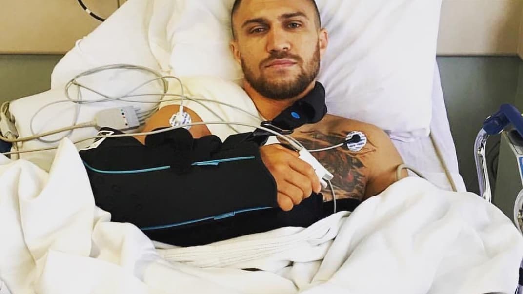 Украинский боксер Василий Ломаченко после операции