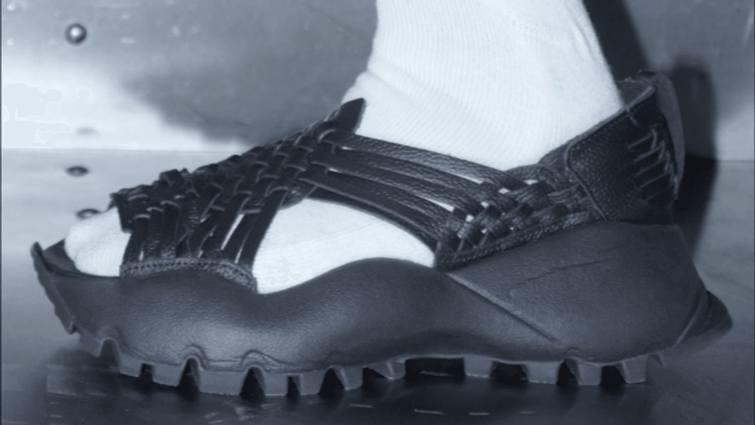 Сандалі Adidas, через які влада Мексики звинувати компанію у плагіаті