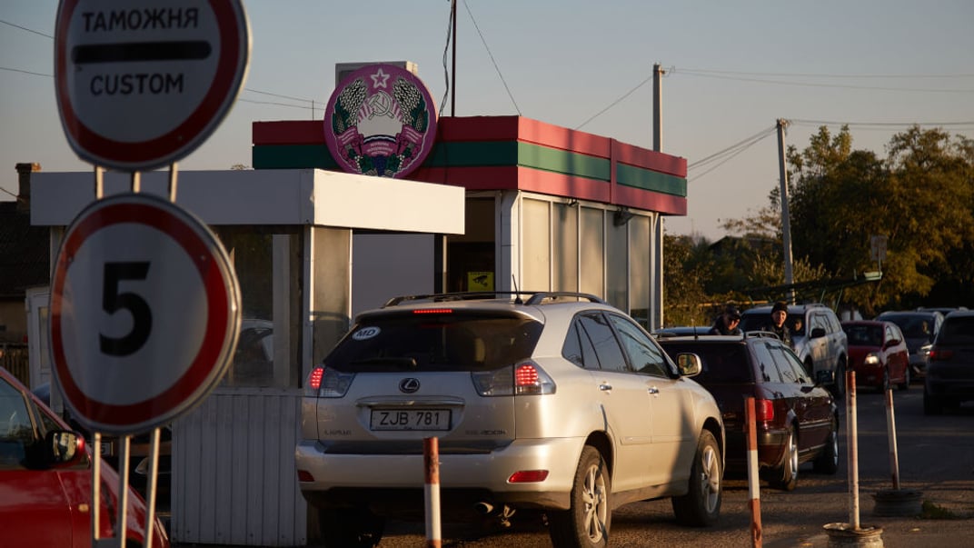 Ілюстративне фото. Жителі «Придністров'я» повертаються з Молдови через блокпост після учасі на президентських виборах, 20 жовтня 2024 року