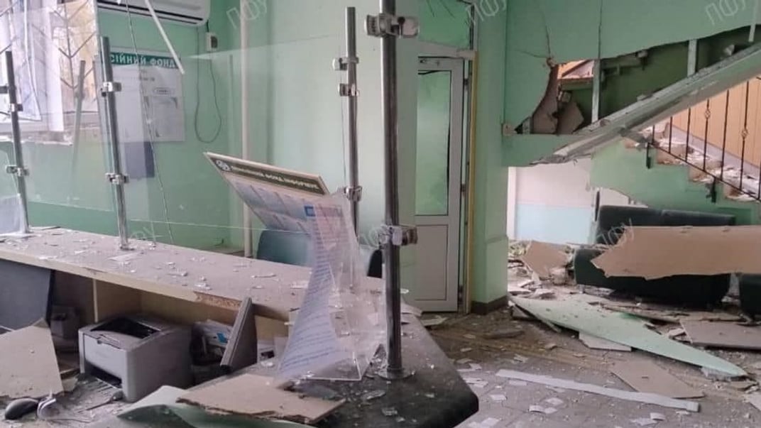 У Кривому Розі росіяни поцілили в будівлю сервісного центру Пенсійного фонду