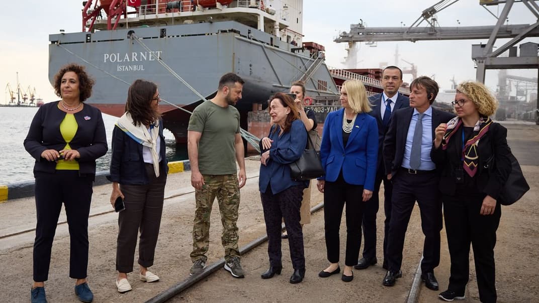 Президент Володимир Зеленський та представники країн G7, ЄС, Туреччини та ООН в Одеському порту, 29 липня 2022 року