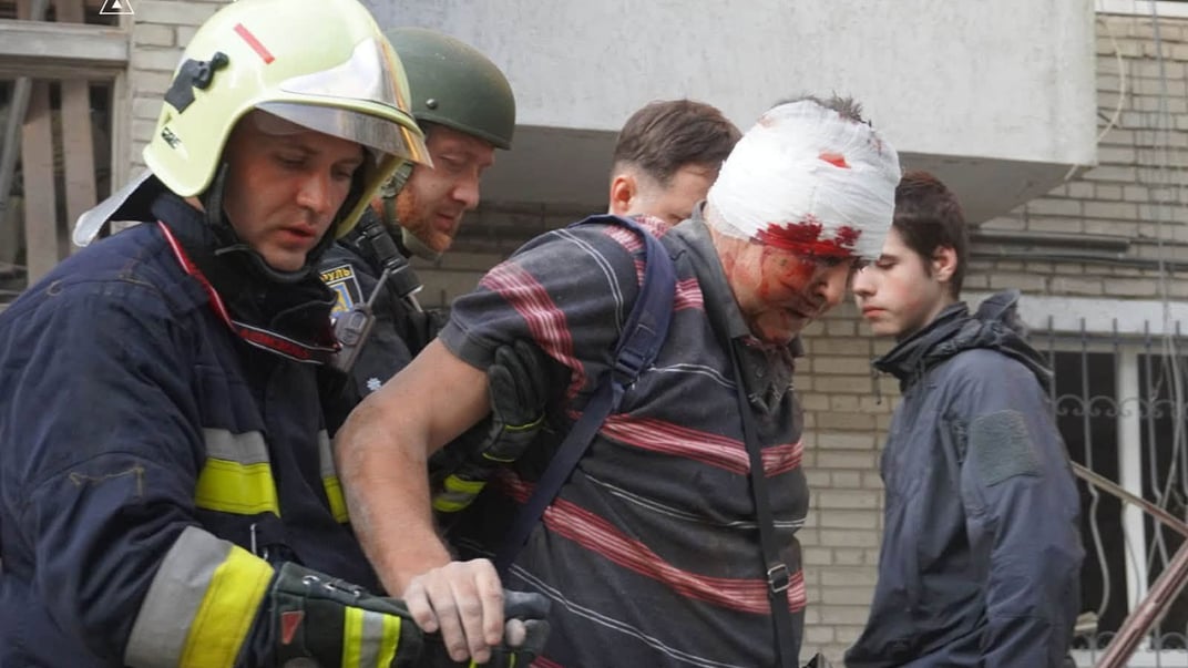 Рятувальники надають допомогу постраждалим у Львові, 30 липня 2026 року
