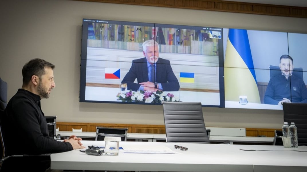 Президент України Володимир Зеленський спілкується з чеським колегою Петром Павелом, 20 грудня 2024 року