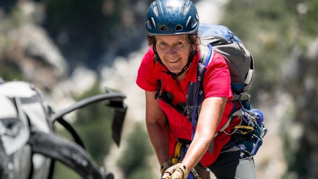 Дирдре Воловник взбирается на скалу Эль Капитан в Национальном парке Йосемити, Калифорния, США, 23 сентября 2021 года