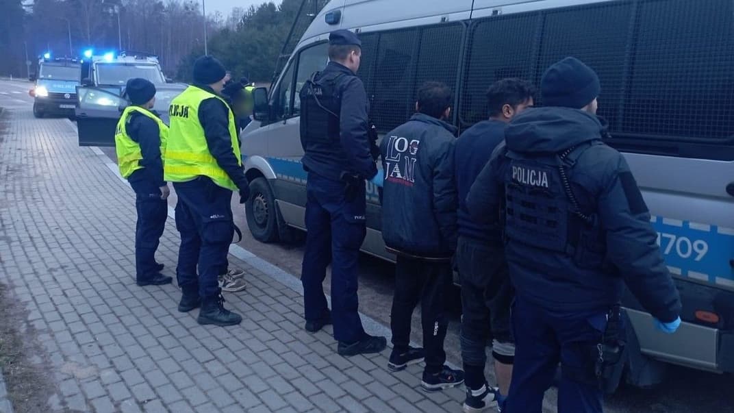 Польская полиция задержала мигрантов, которых украинцы незаконно переправляли через границу