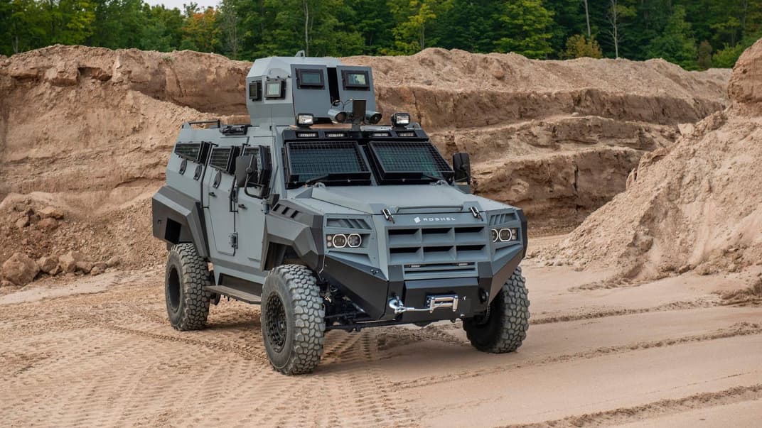 Бронемашина Senator Rochel