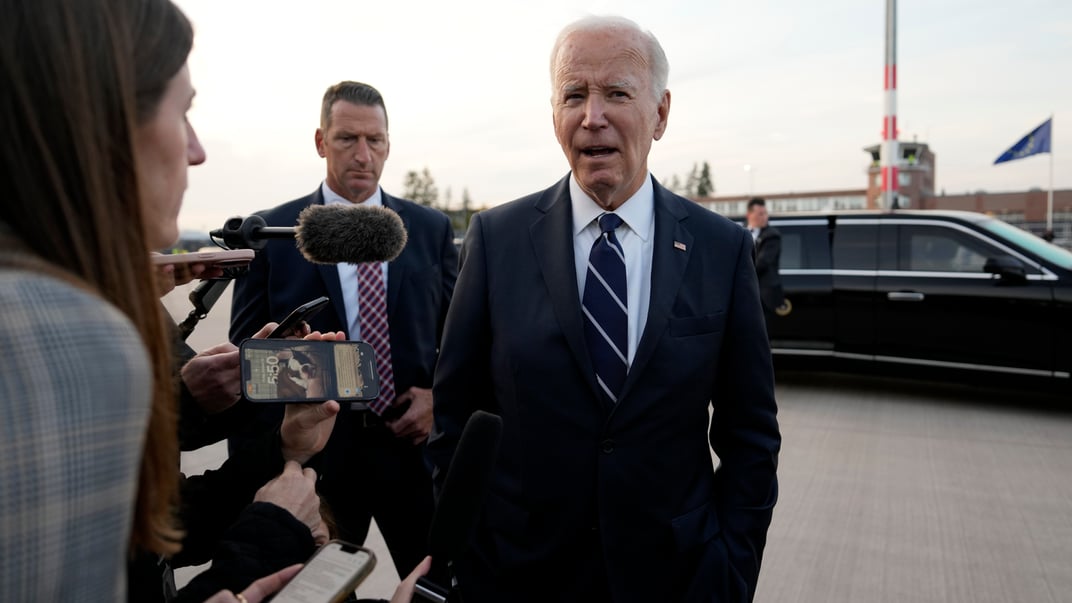 Джо Байден общается с медиа перед отбытием из Берлина, 18 октября 2024 года