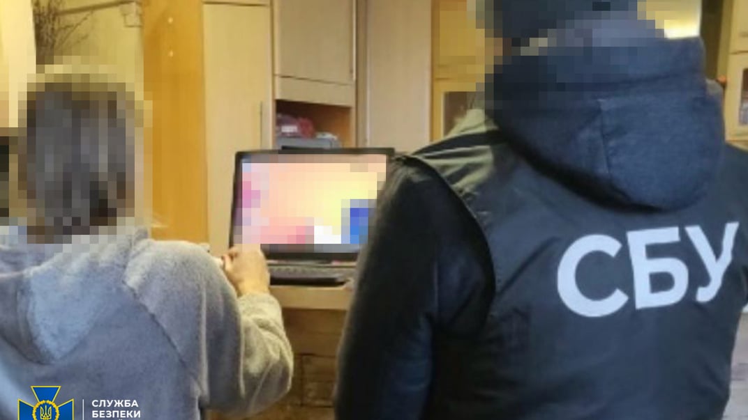 СБУ затримала окупаційну експосадовицю, яка допомогла рф депортувати 6 українських дітей