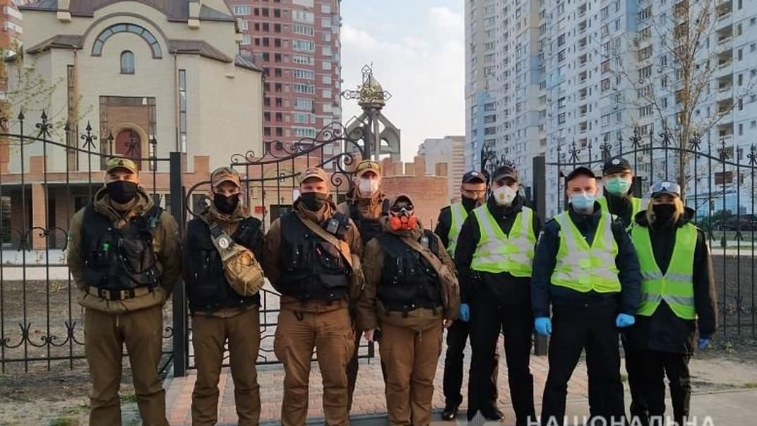 У Києві правоохоронці вже заступили на чергування біля храмів