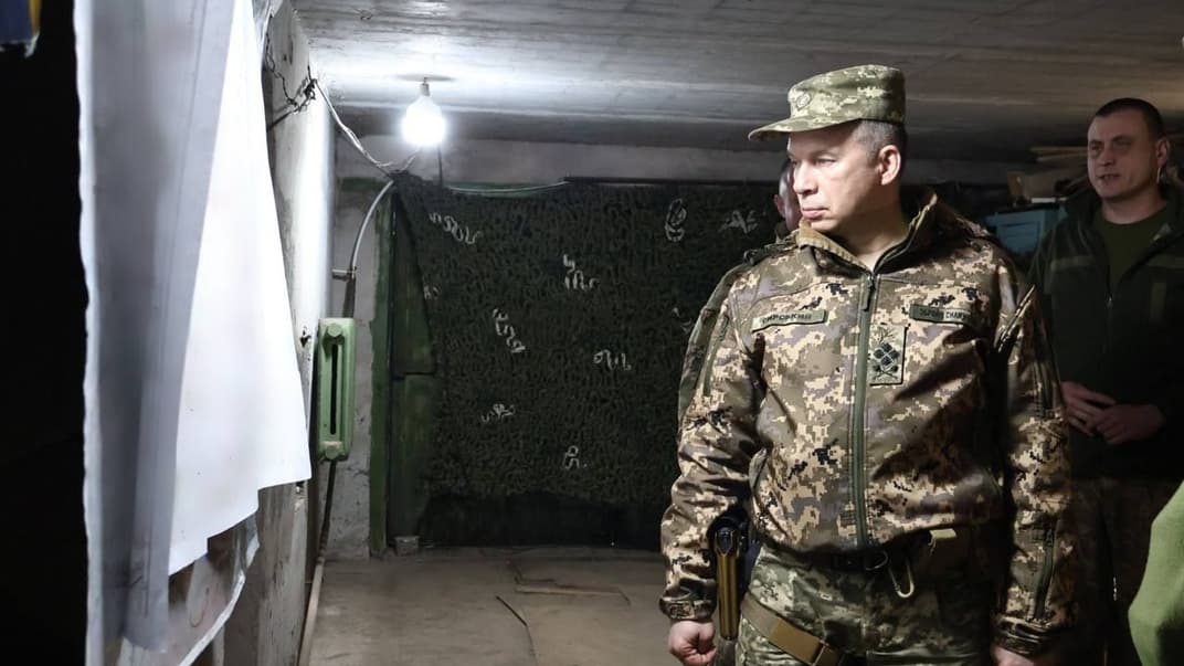 Командующий Сухопутными войсками ВСУ Александр Сырский 30 апреля посещает один из районов боевых действий