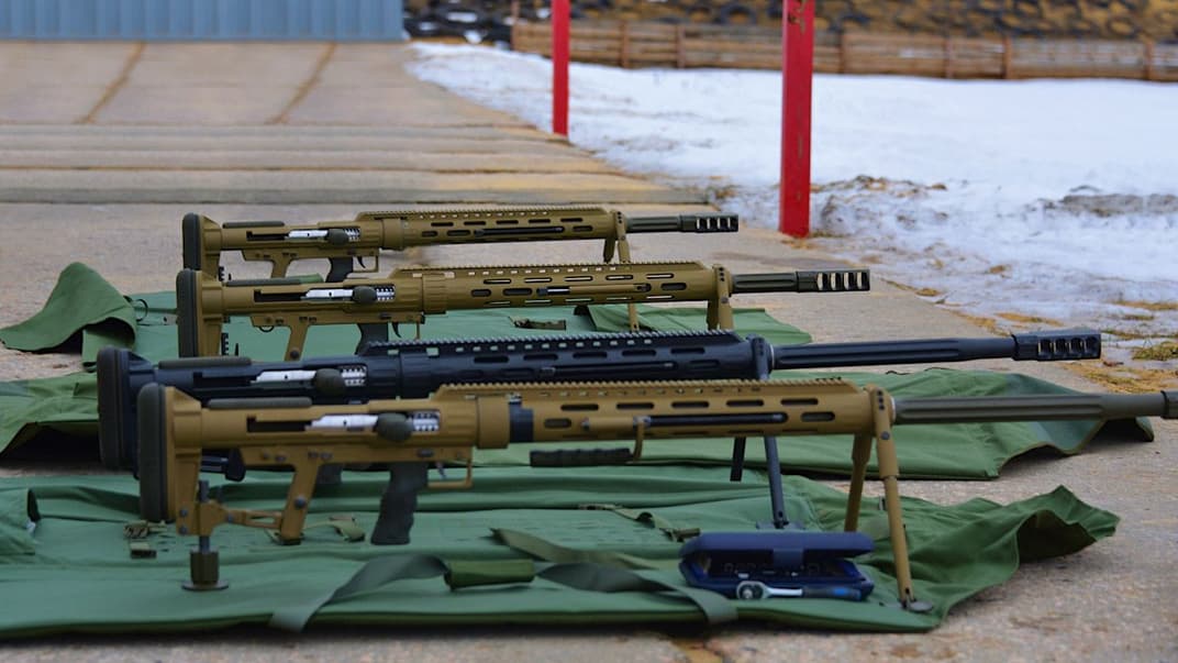Вооруженные силы Украины приняли на вооружение две винтовки Snipex. Они способны поражать цель на расстоянии 2 км