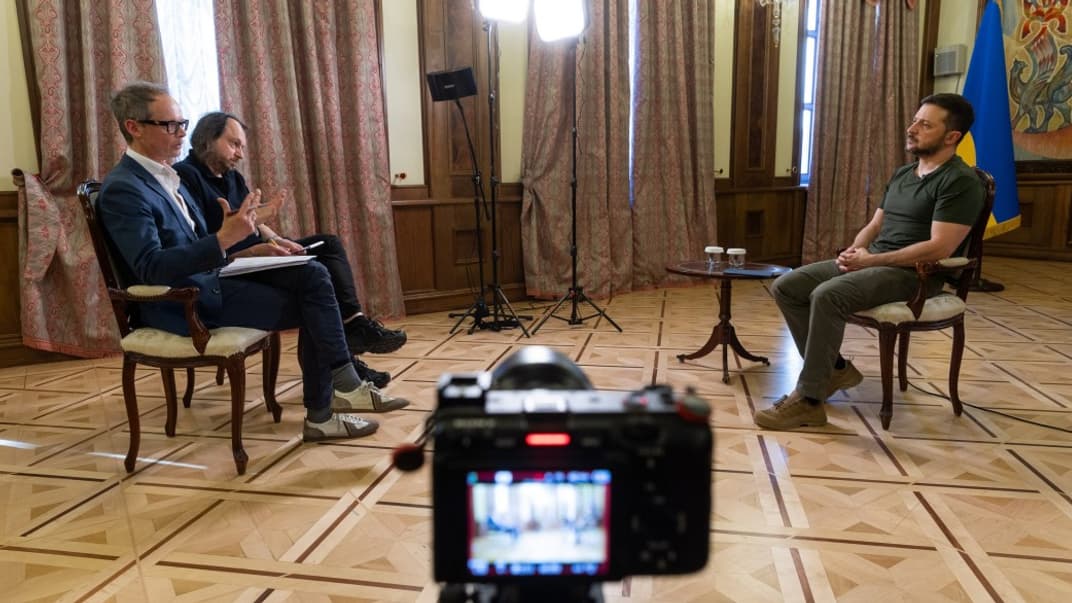 Владимир Зеленский во время интервью для Reuters