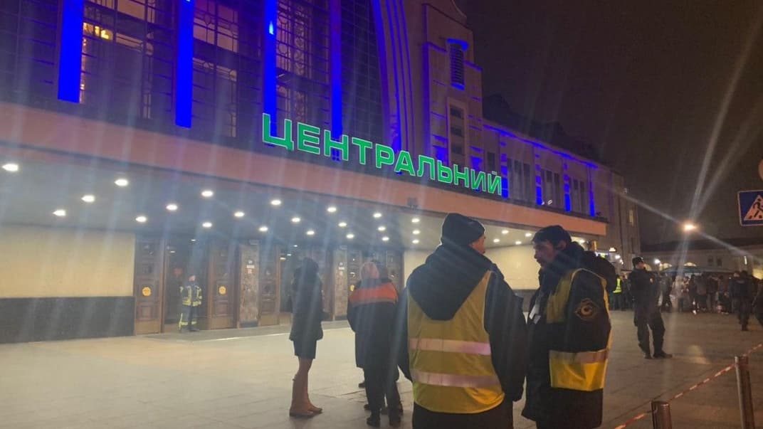 В Киеве правоохранители закрыли железнодорожный вокзал из-за сообщения о заминировании. 25 января 2020 год.