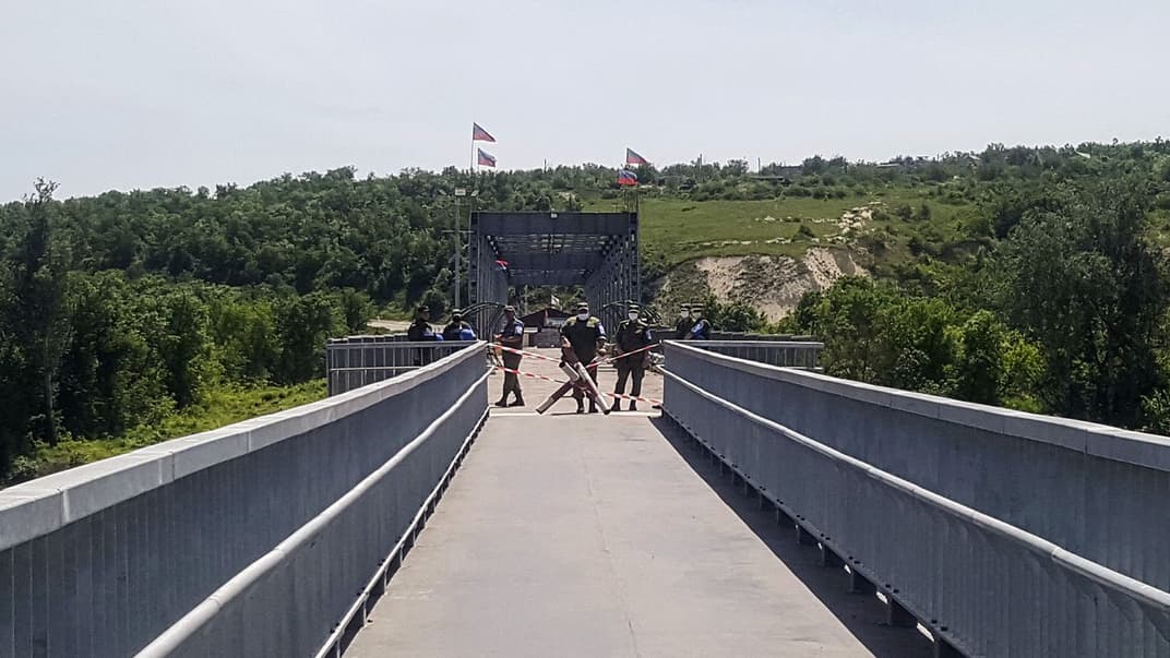 Боевики самопровозглашенной «ЛНР» не пропускают людей через КПВВ на неподконтрольную Украине территорию, 10 июня 2020 года