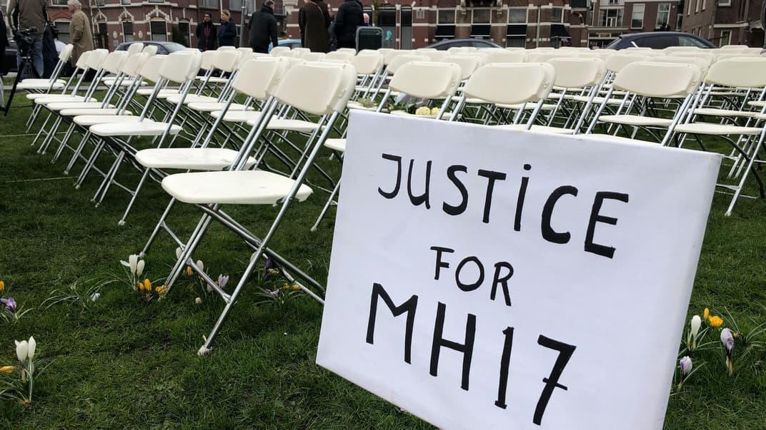 Акція родичів загиблих пасажирів рейсу MH17 біля посольства Росії у Гаазі. 8 березня 2020 року.