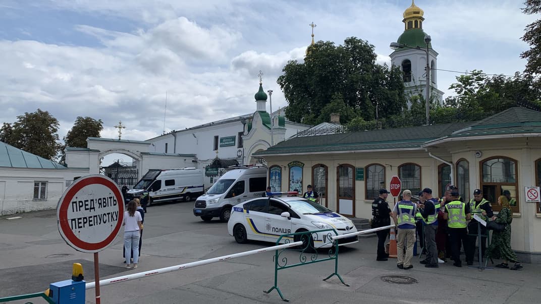 Поліція патрулює вхід до Нижньої лаври, 11 серпня 2023 року