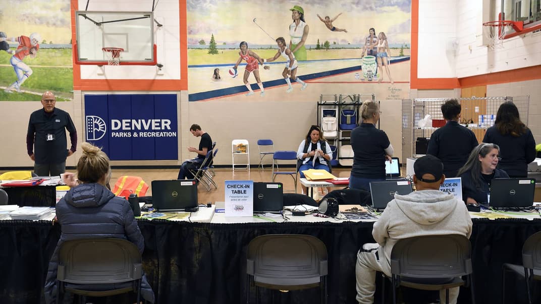 Виборці голосують на виборчій дільниці у Денвері, штат Колорадо, США, 6 листопада 2018 року