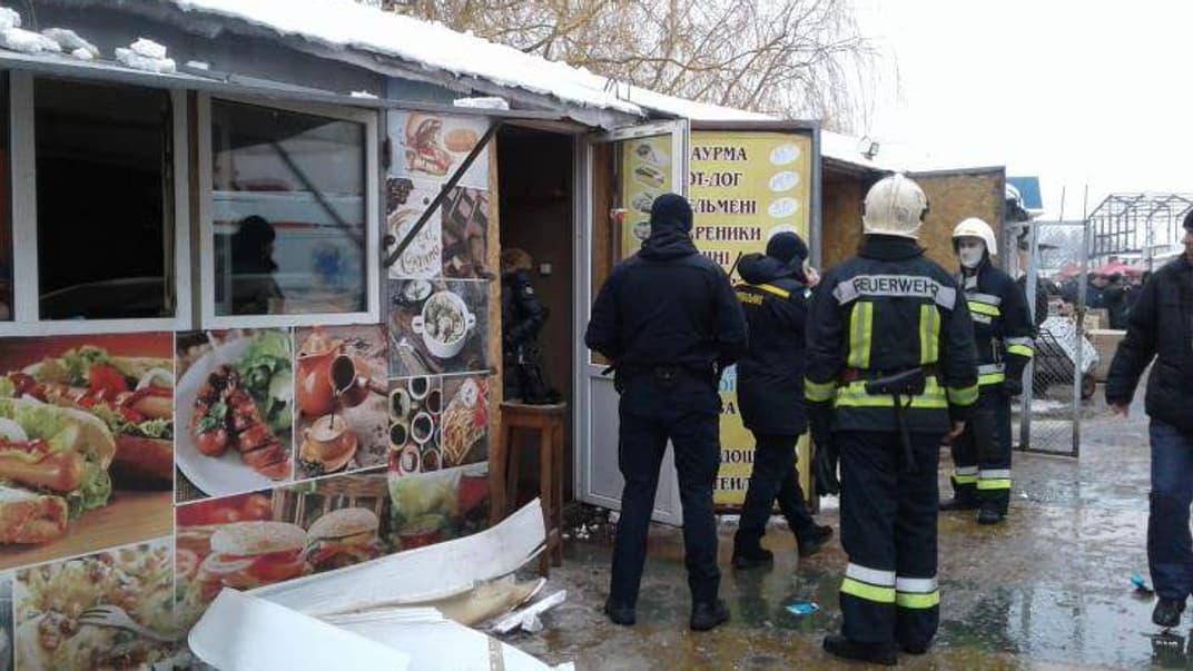 У Рівному на ринку«Здолбунівський» в приміщенні кіоску з продажу шаурми вибухнув газовий балон