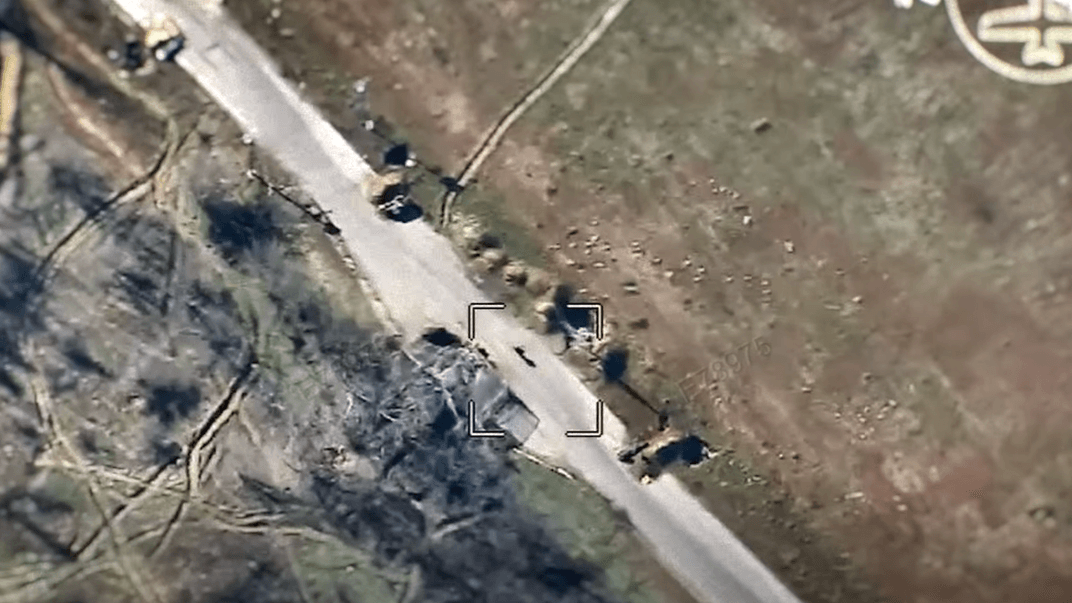 Скриншот із відео. Розвідники евакуювали з окупації родича військового ВМС України