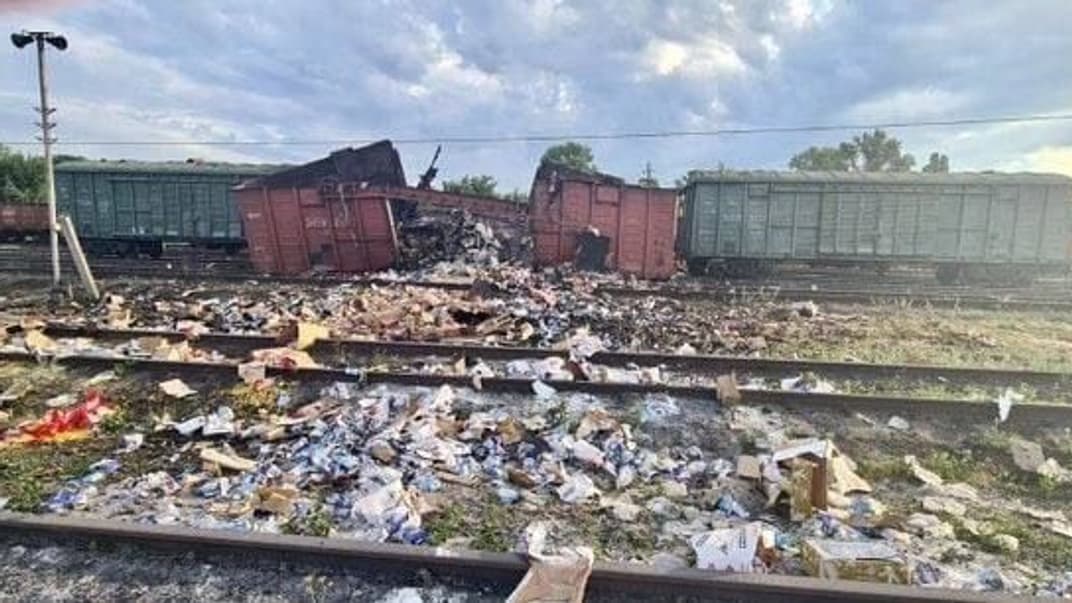 Знищений унаслідок ракетного удару росіян вагон із їжею від гуманітарної організації World Central the Kitchen, 15 червня 2022 року