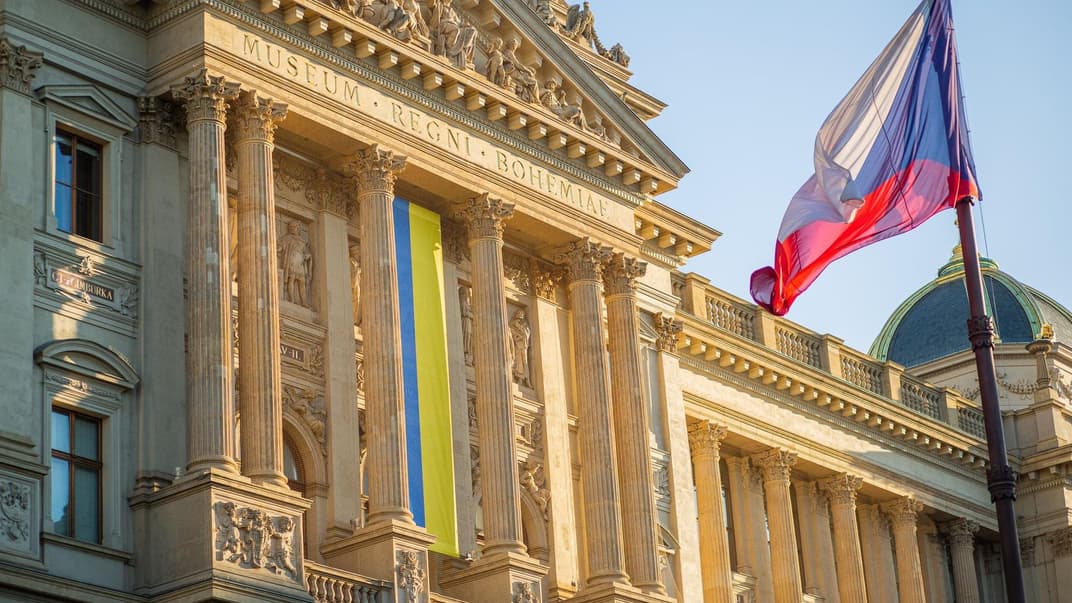 Прапор України на Національному музеї в Празі, Чехія