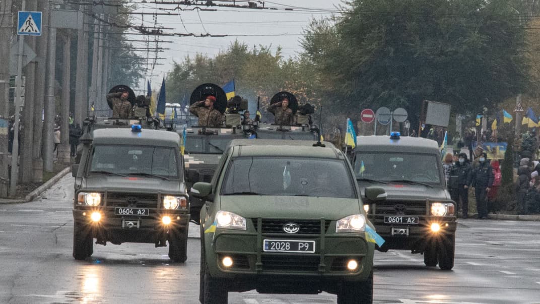 Военная техника во время парада ко Дню защитников и защитниц, Северодонецк, 14 октября 2021 года