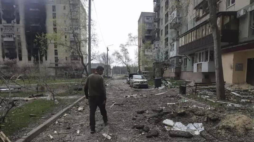 Последствия обстрелов Луганской области