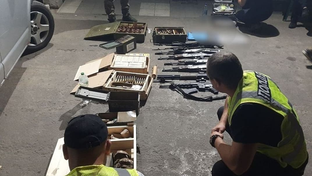 В Киевской области военный ТЦК незаконно хранил арсенал оружия и боеприпасов