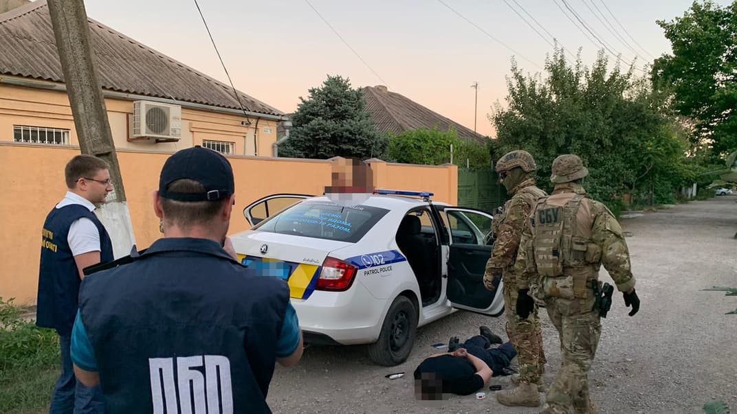 На Донеччині затримали 4 поліцейських, причетних до наркоторгівлі