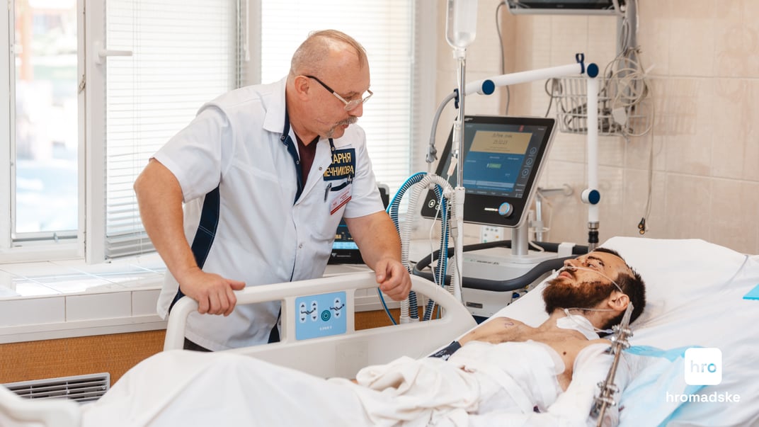 Юрій Скребець з пораненим