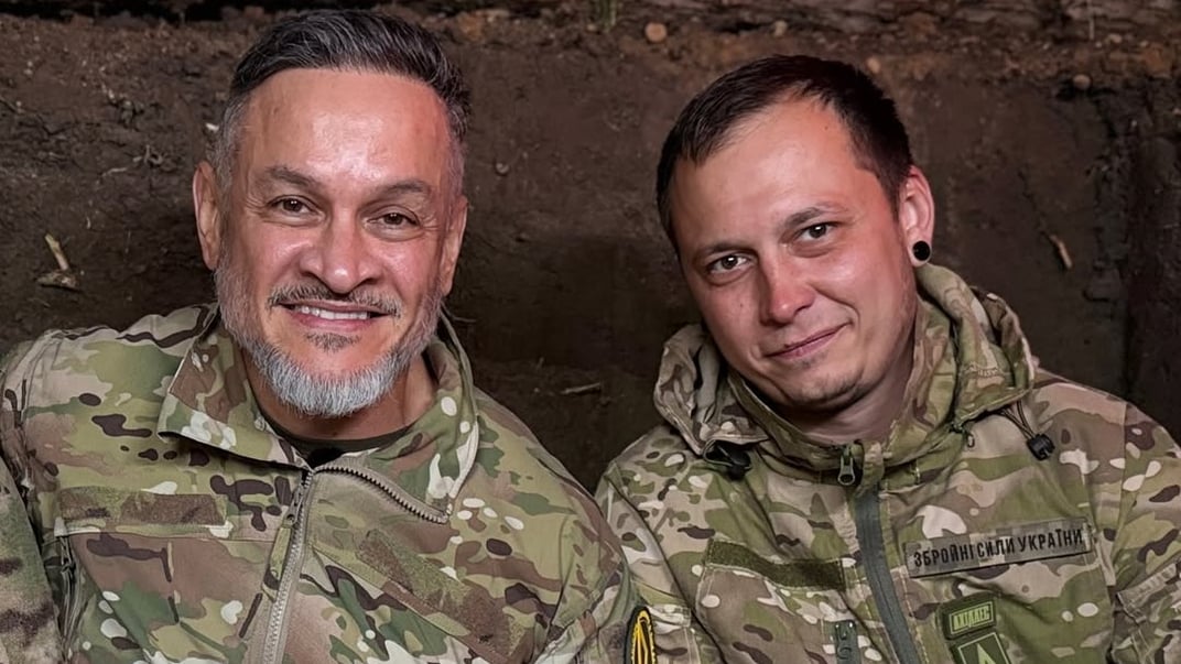 Ектор Хіменес-Браво з бійцем полку «Ахіллес»