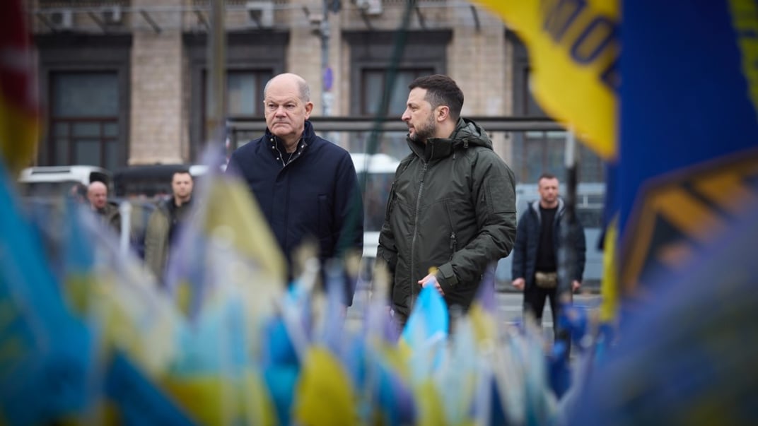 Президент Владимир Зеленский с канцлером Германии Олафом Шольцом во время чествования памяти погибших, Киев, 2 декабря 2024 года
