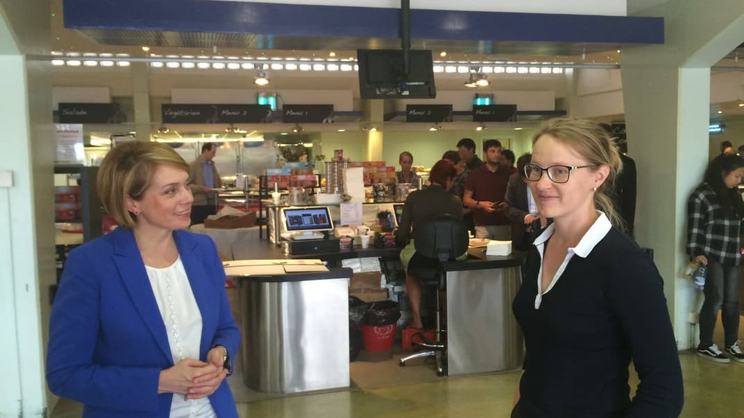 Українська вчена Леся Щуцька разом з міністеркою освіти України Лілією Гриневич