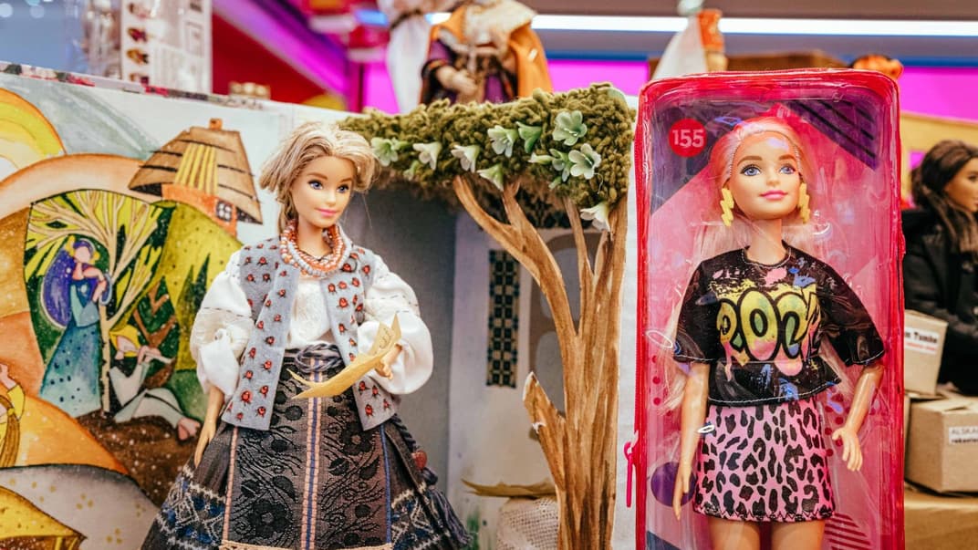 Образ Леси Украинки (слева)