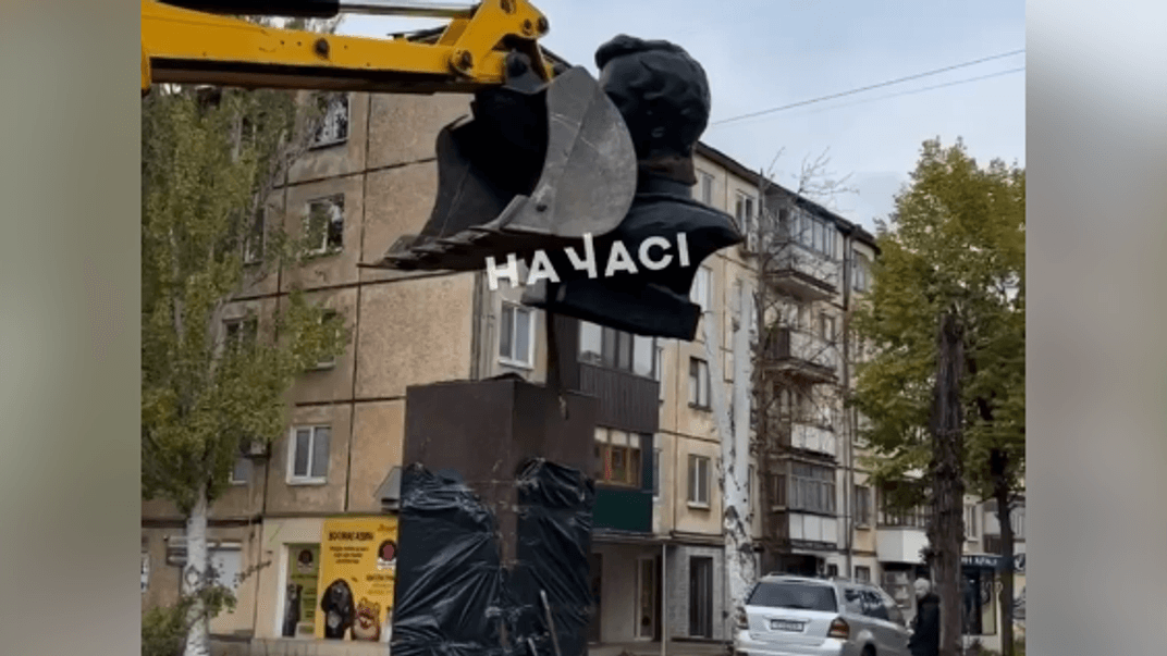 В Кривом Роге демонтировали памятники Пушкину и Лермонтову В Кривом Роге демонтировали памятники Пушкину и Лермонтову