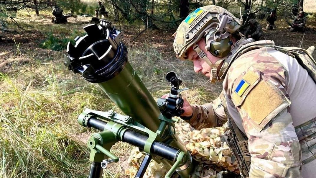 Український військовослужбовець на полі бою. Ілюстративне фото