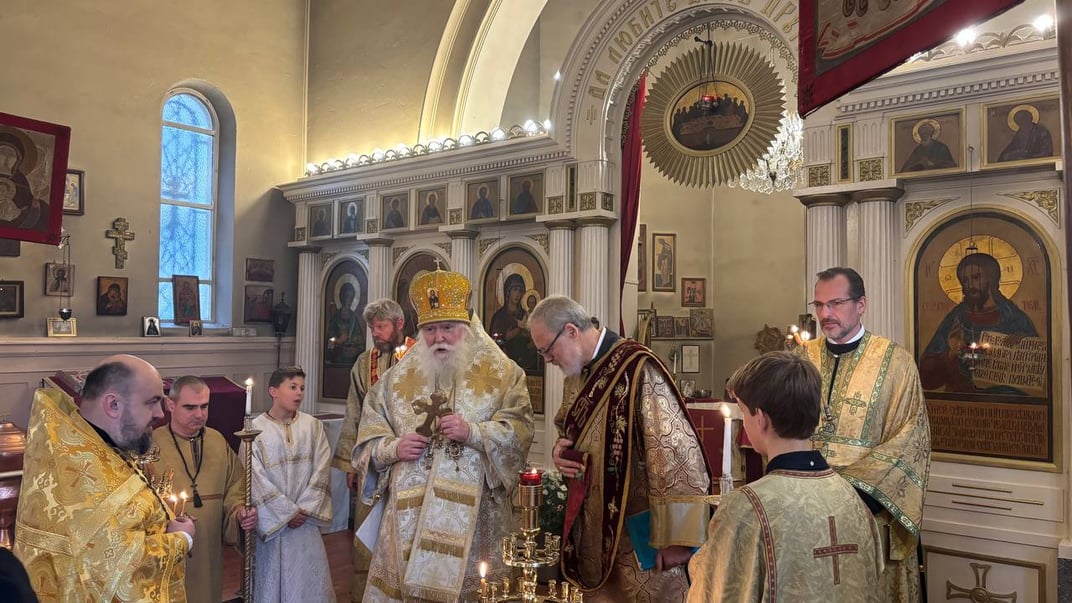 Предстоятель РПЦЗ (А), митрополит Агафангел, під час відвідування Свято-Миколаївської парафії в місті Ліон, 14 грудня 2025 року