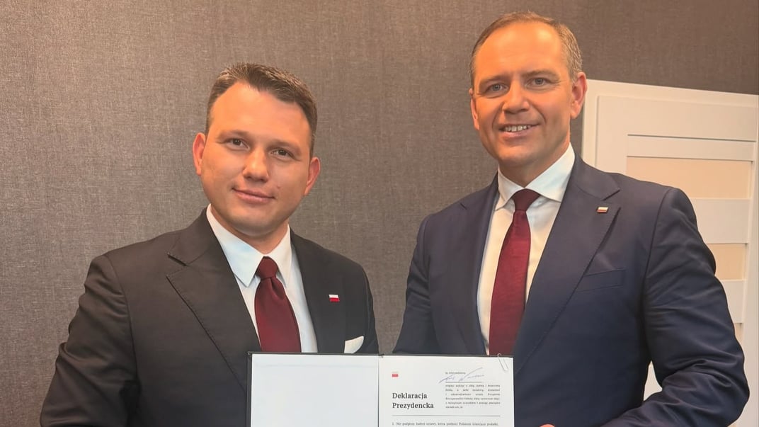 Лідера «Конфедерації» Славомір Менцен із кандидатом у президенти Польщі Каролем Навроцьким, якого підтримує «Право і справедливість»