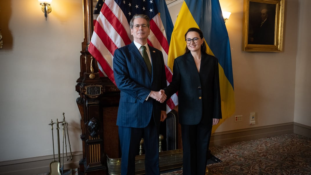 Прем’єр-міністерка України Юлія Свириденко із міністром фінансів США Скоттом Бессентом